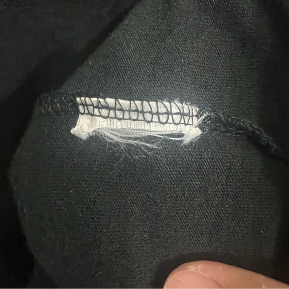 Unisex Old Navy M Black Equality Love Wins June Pride Month Graphic T-Shirt Top - Picture 5 of 6